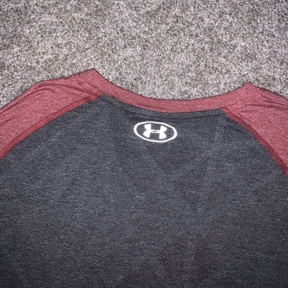 Under Armour Junior Fitted Red & Gray shirt sz XL - Picture 9 of 9